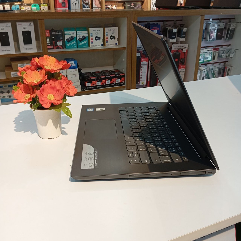 Lenovo IdeaPad 320 14-ISK (i3 6006U, 8GB, 256GB SSD, 14")